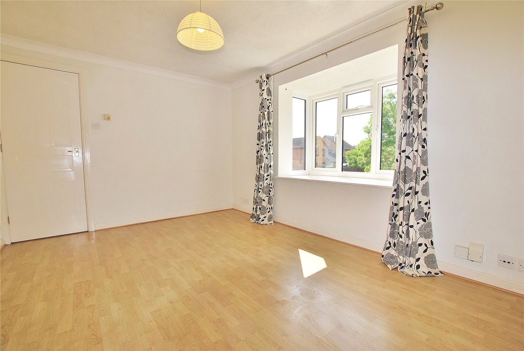 Property photo 2 of 8 Picture No. 17