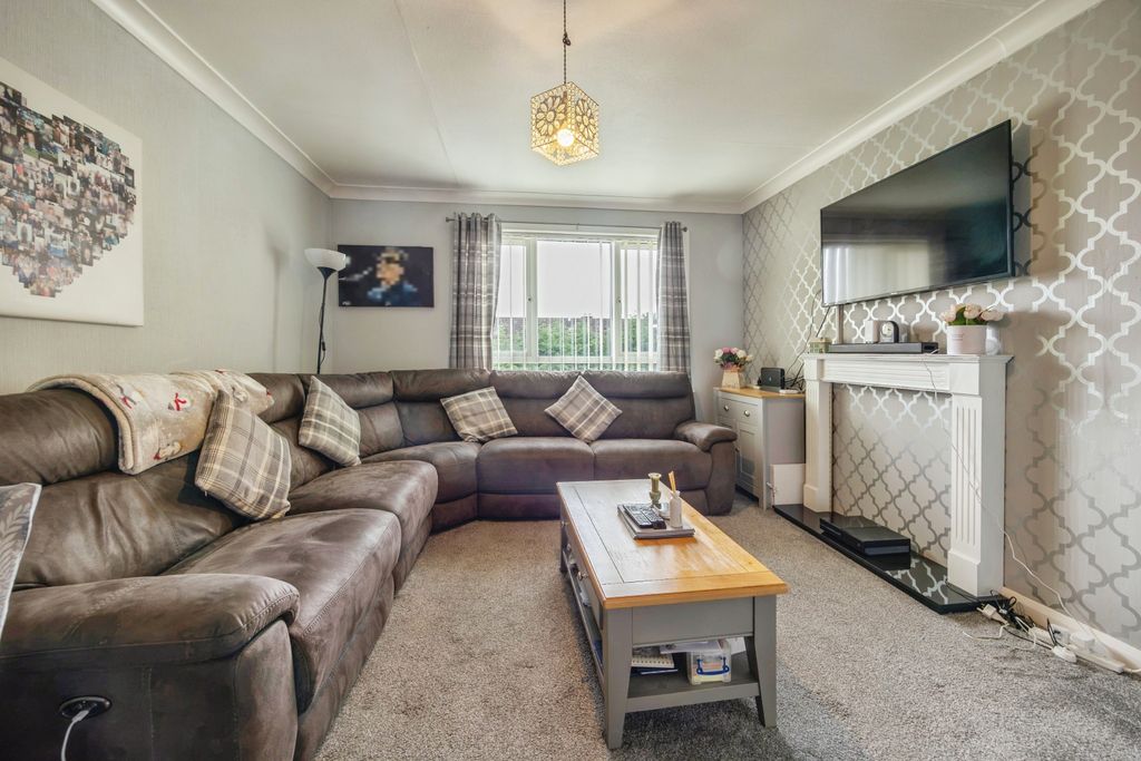 Property photo 2 of 13 Lounge