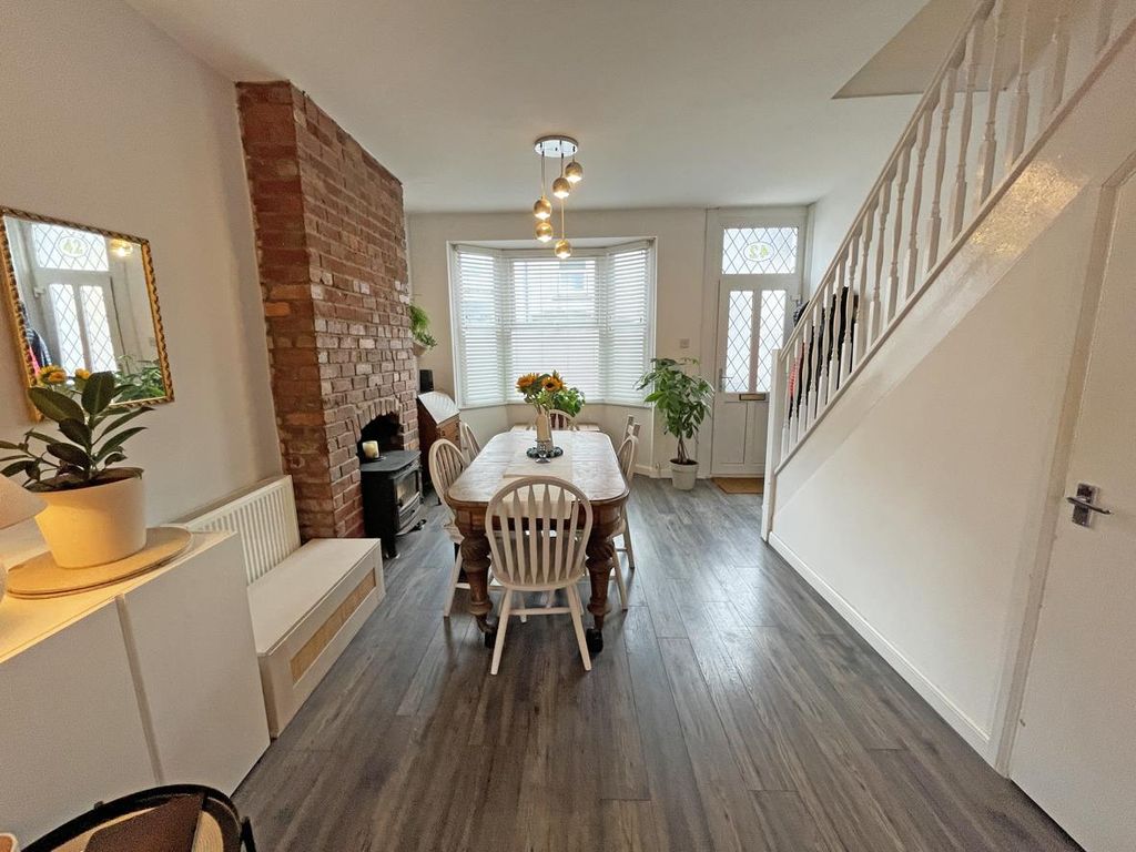Property photo 3 of 18 Lorrimore Avenue 42 - Dining Area Front.Jpg