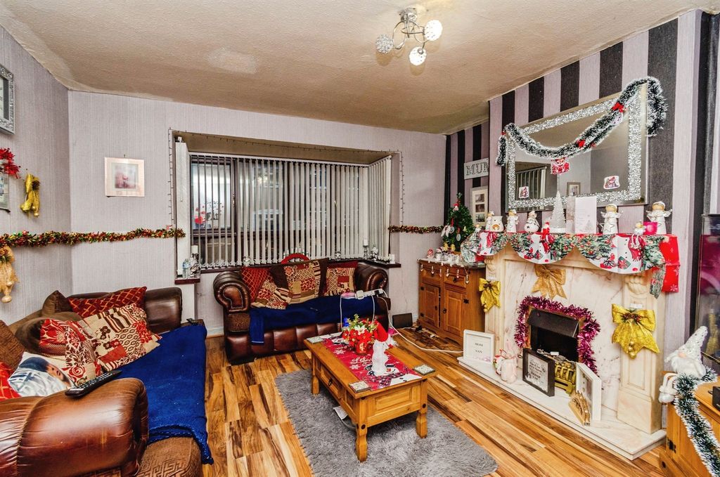 Property photo 2 of 20