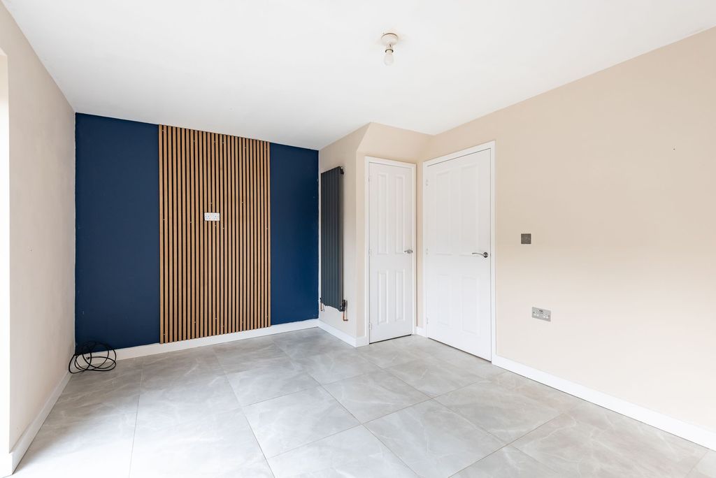 Property photo 2 of 27 Living Room