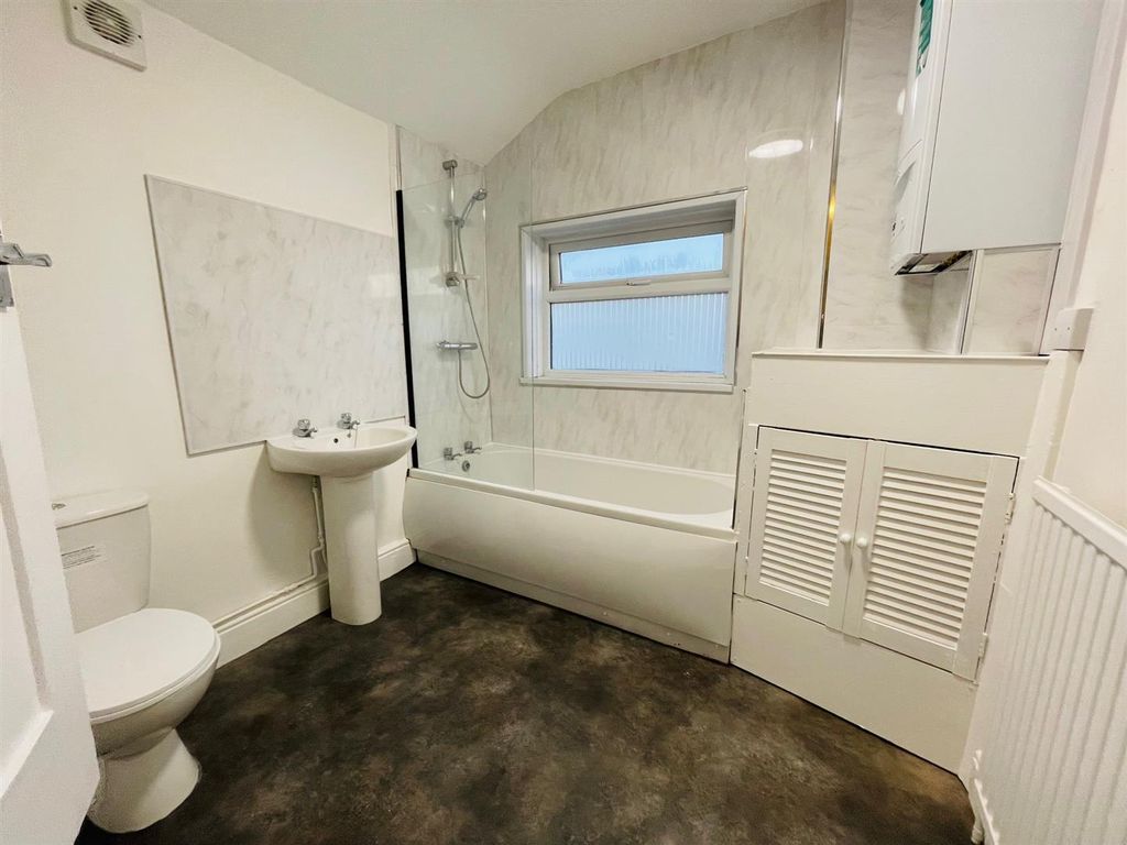 Property photo 3 of 9 Bathroom/WC