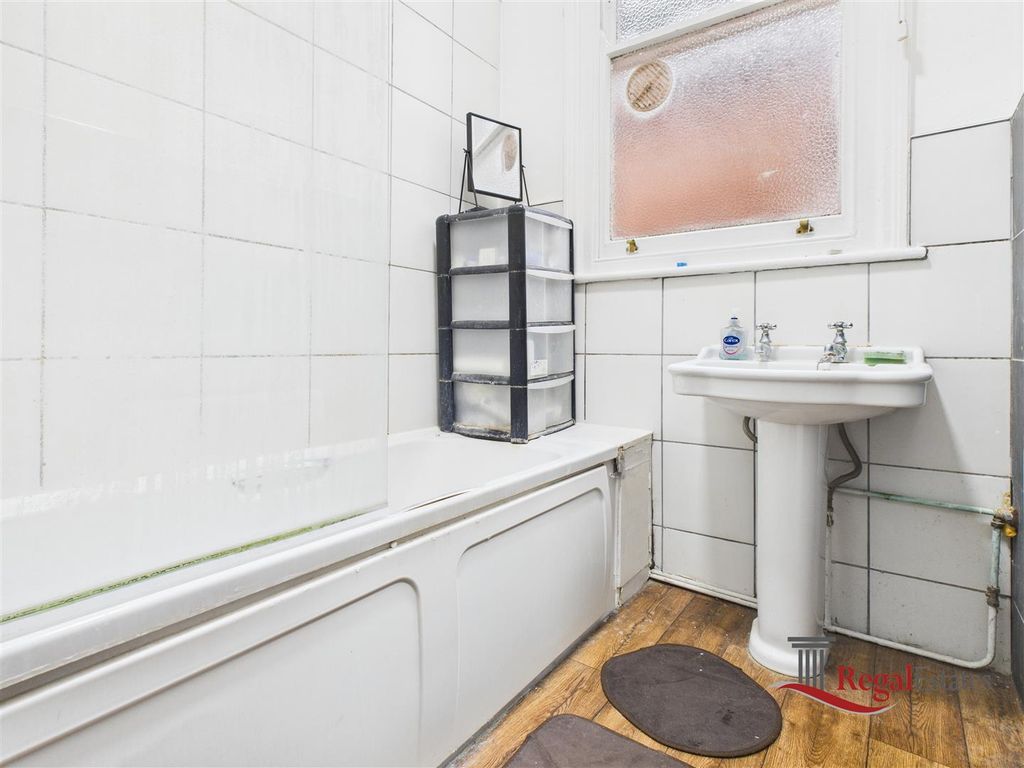 Property photo 3 of 4 Cam02489G0-Pr0246-Still004.Jpg