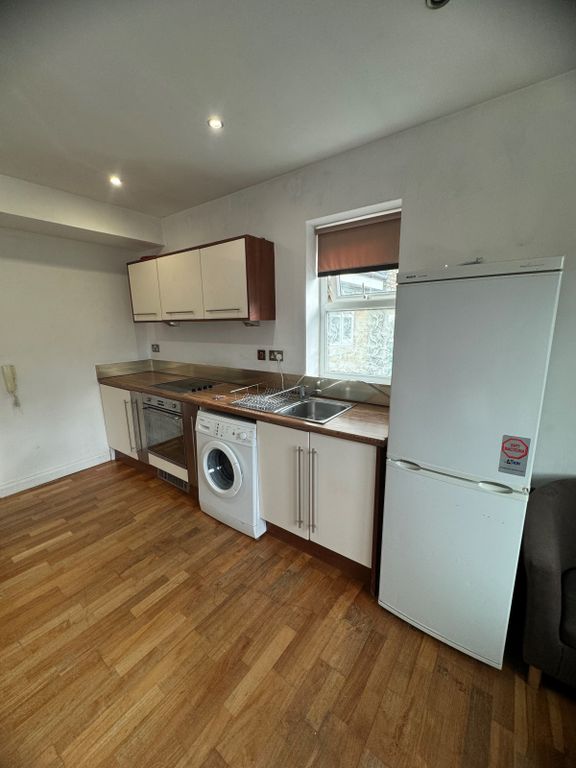 Property photo 2 of 6 Kitchen