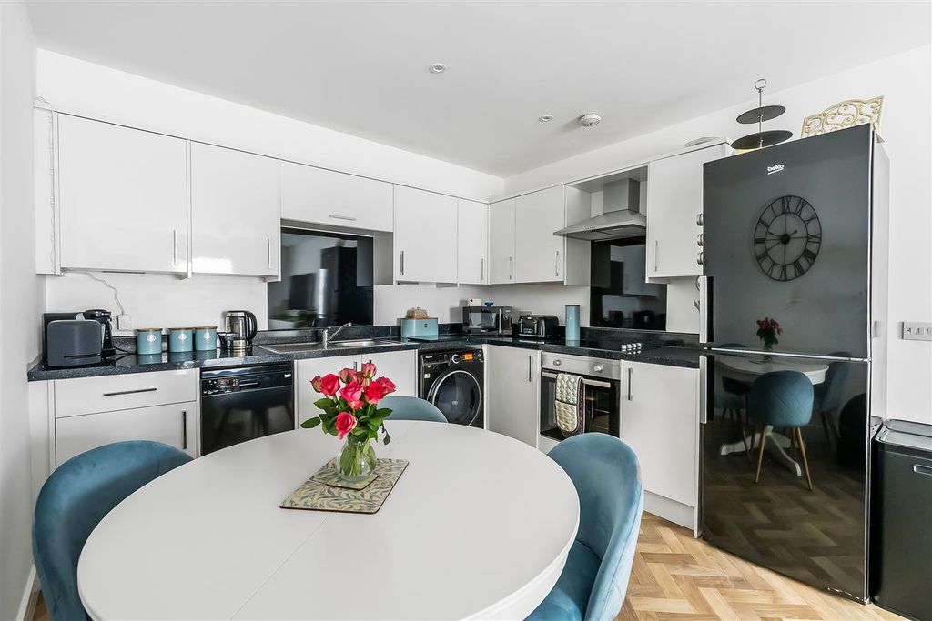 Additional image 8 of 3 bed flat for saleBridge Street, Leatherhead KT22