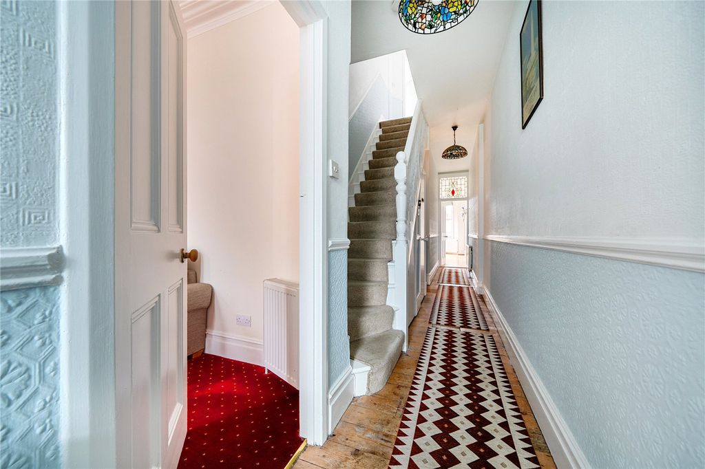 Property photo 2 of 19 Picture No. 10