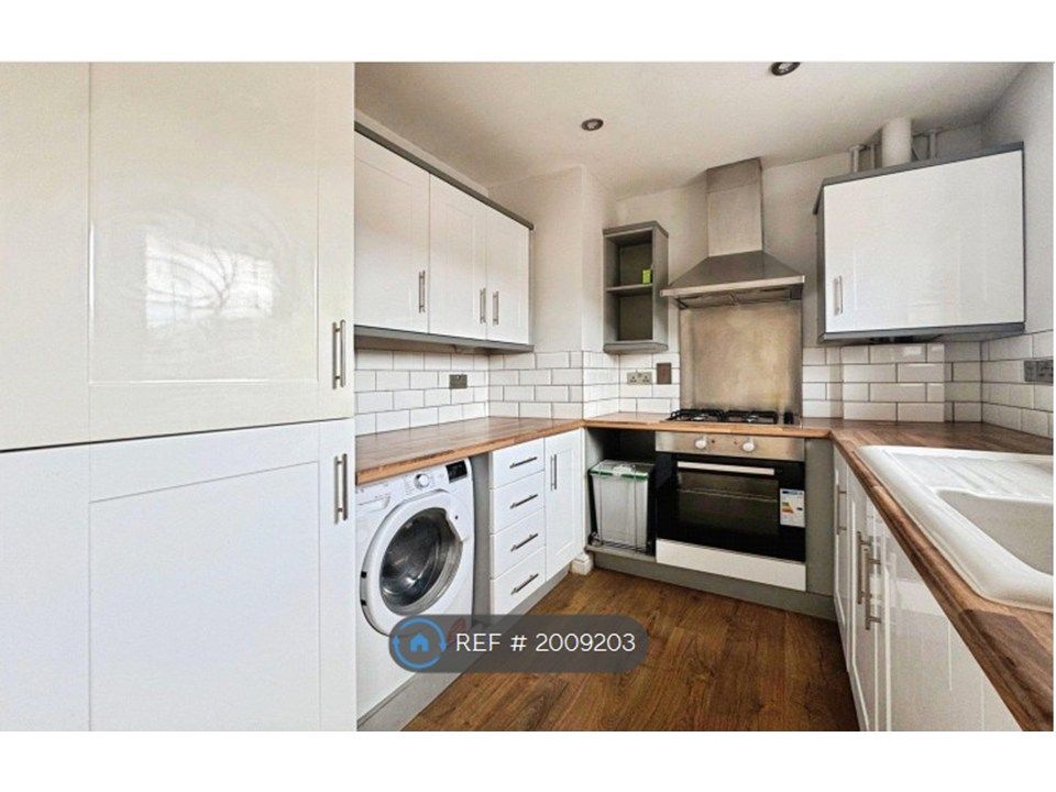 Property photo 2 of 7 Kitchen