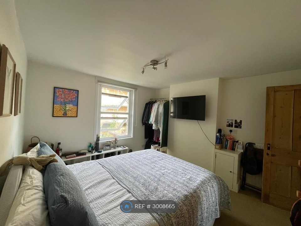Property photo 3 of 11 Bedroom 1