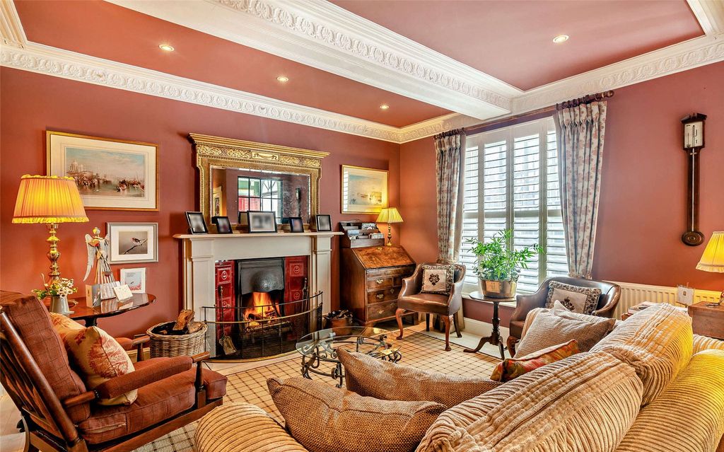 Property photo 3 of 22 Sitting Room