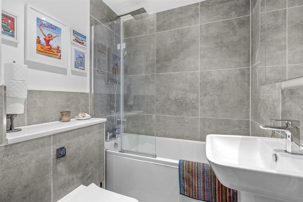 Property photo 3 of 12 11 Tempus Court, Bellfield Road, Hp13 5Ha-3.Jpg