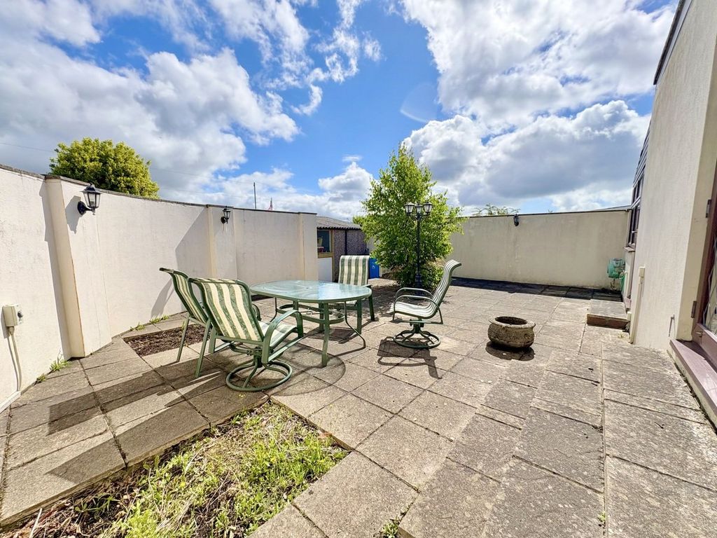 Property photo 2 of 31
