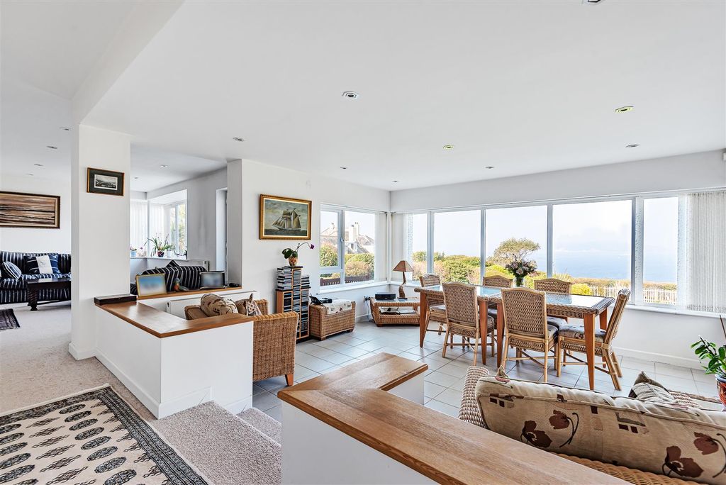 Property photo 3 of 25 Dining Area