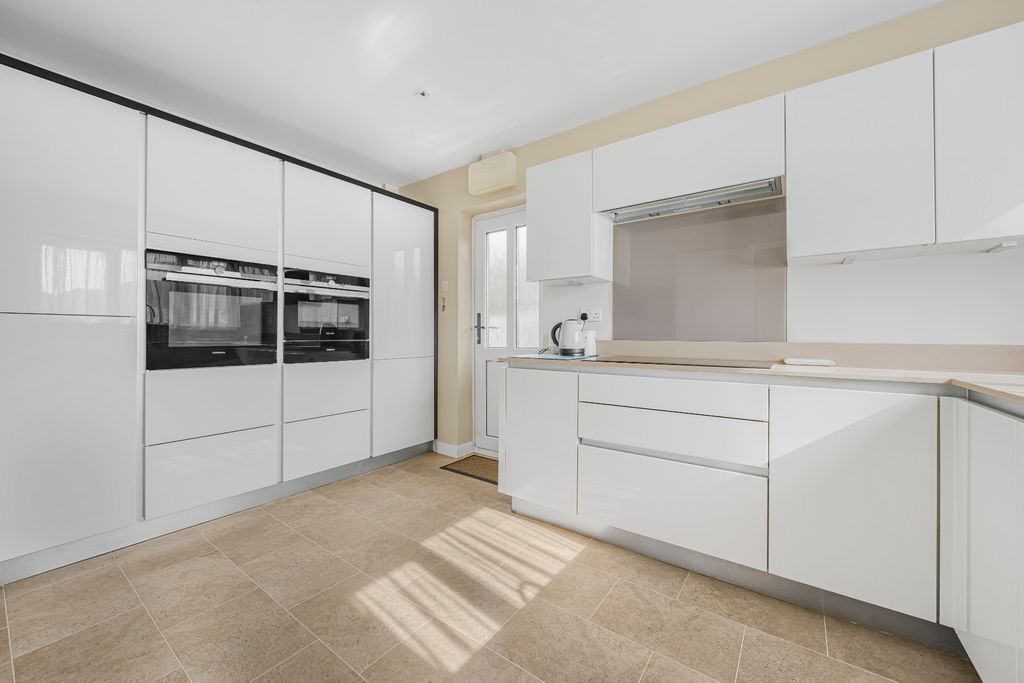 Property photo 2 of 12 Picture No. 05
