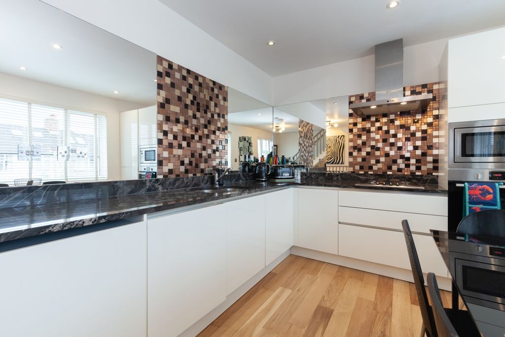 Property photo 3 of 15 253092