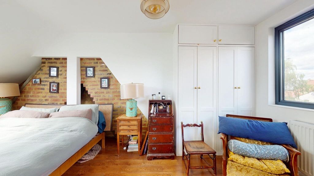 Property photo 1 of 14 Bright And Spacious Master Bedroom Featuring A Com...