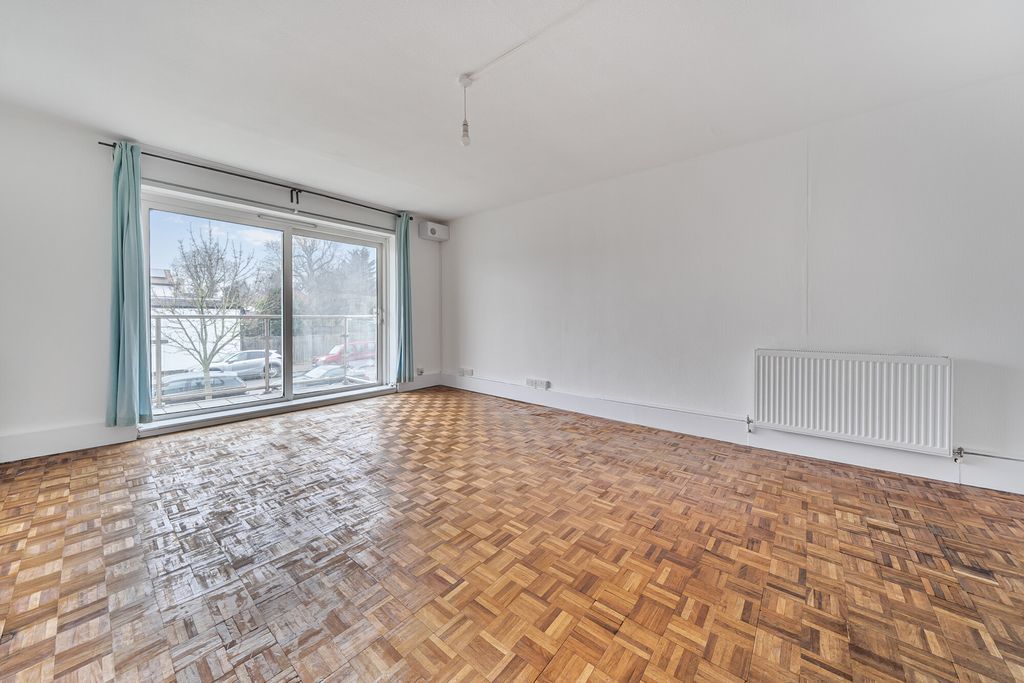 Property photo 3 of 15 1415772-11-698De9...