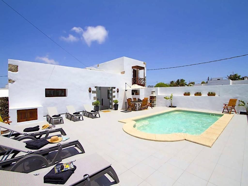 Property photo 2 of 10 <Caption/>