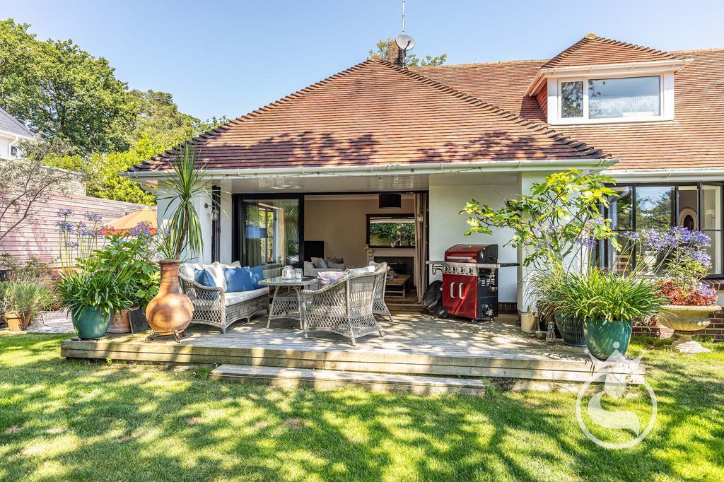Property photo 2 of 40