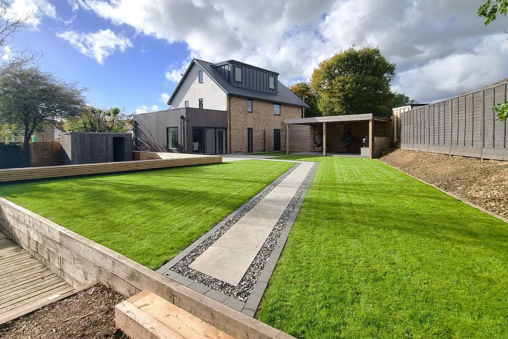 Property photo 1 of 32 20251024_142847