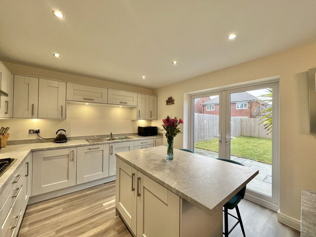 Property photo 3 of 27