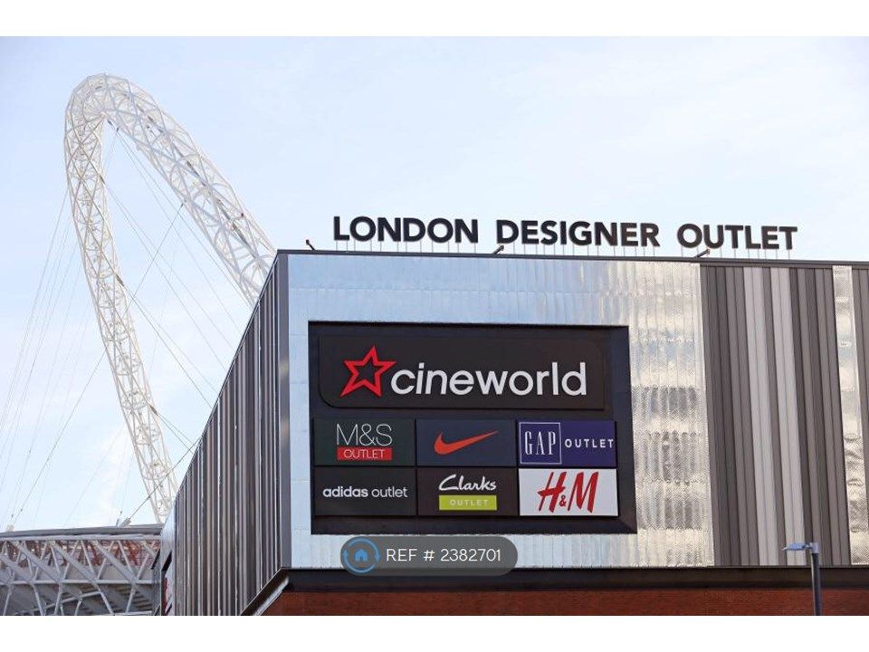 Property photo 2 of 14 Next Door To Ldo