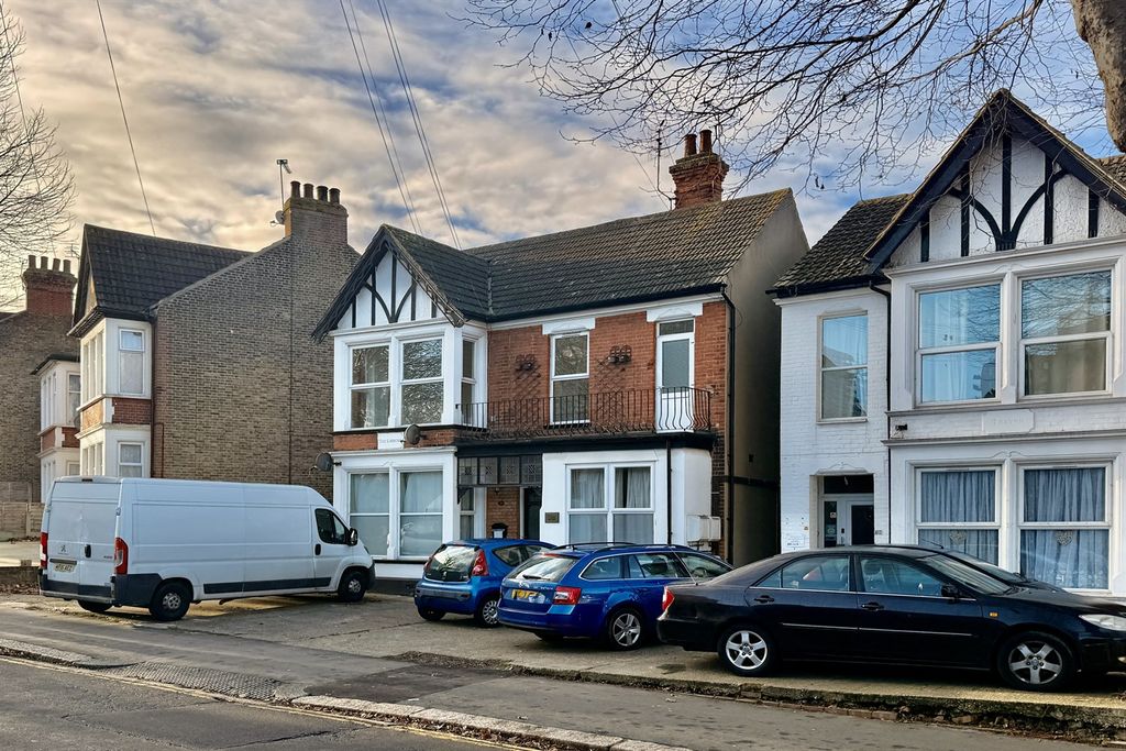 Property photo 1 of 7 (Main)