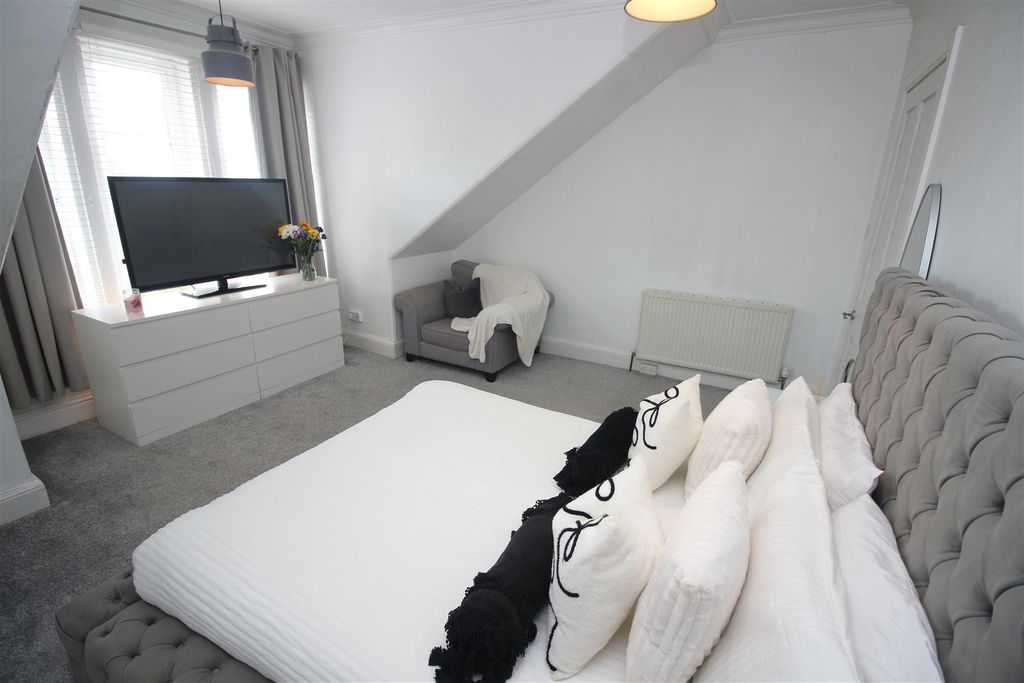Additional image 12 of 3 bed flat for saleCaddlehill Street, Greenock PA16