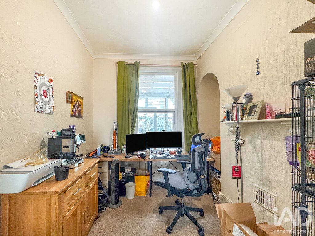 Property photo 3 of 9