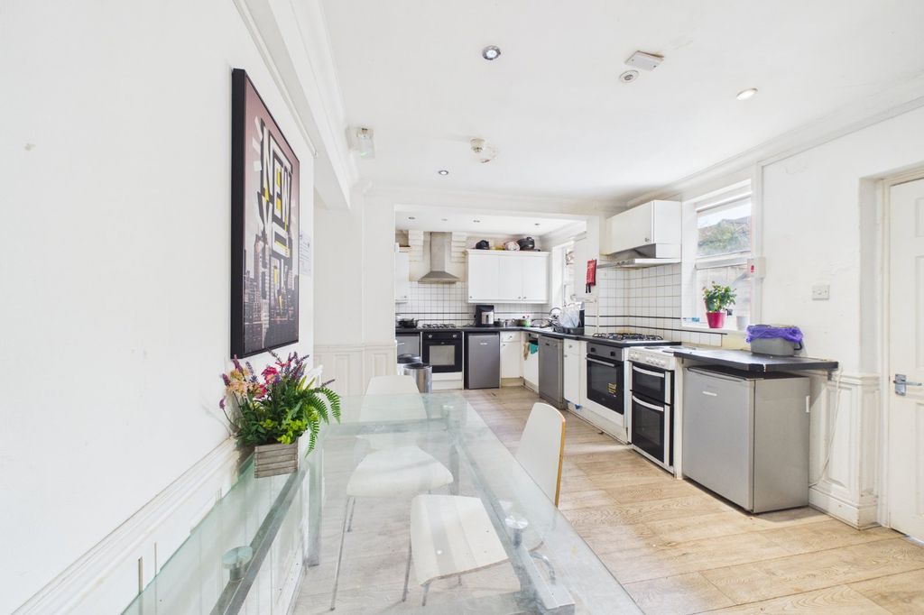 Property photo 3 of 9 Picture No. 12