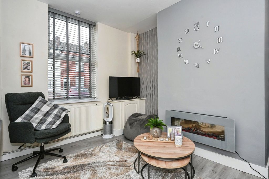 Property photo 2 of 16 Pbox-Img.Jpg