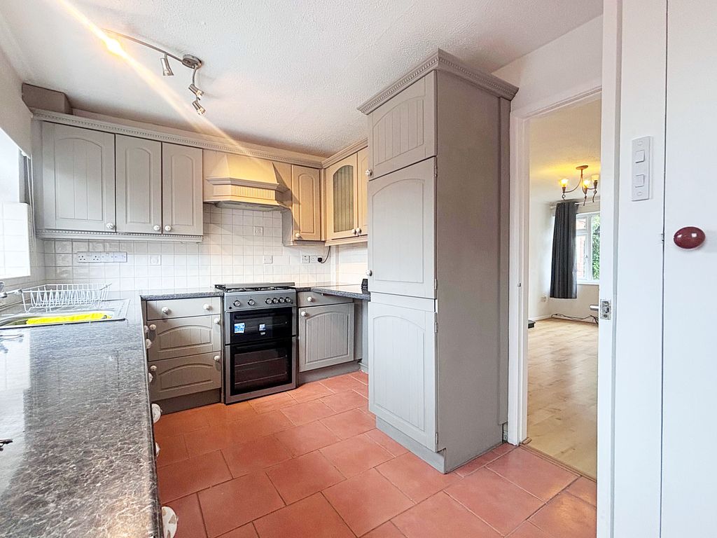 Property photo 3 of 9 Kitchen 