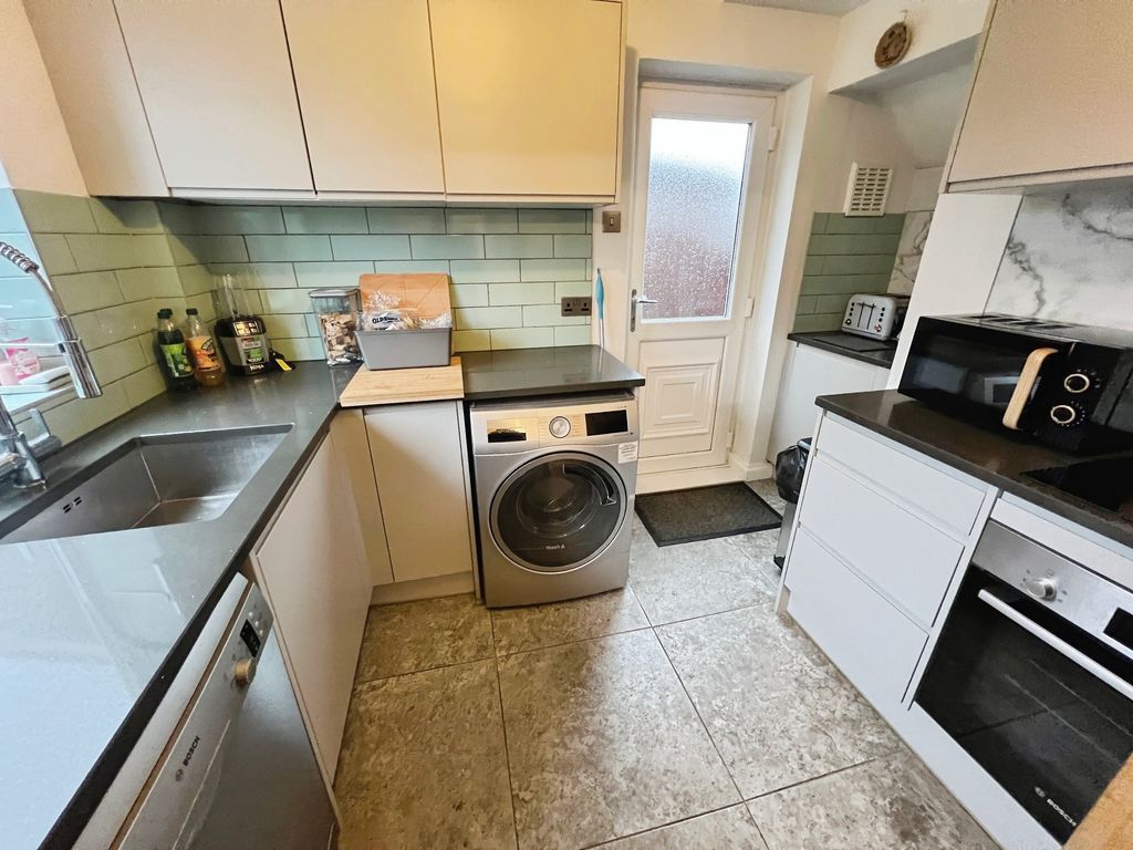 Property photo 3 of 14 Kitchen