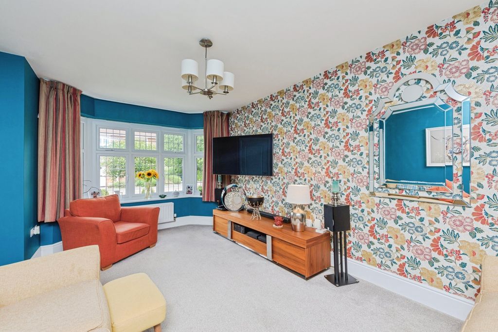 Property photo 3 of 17 Photo