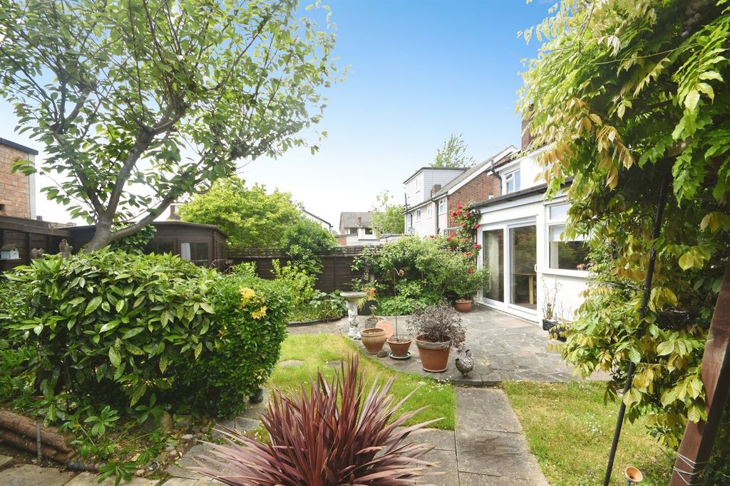 Property photo 3 of 33