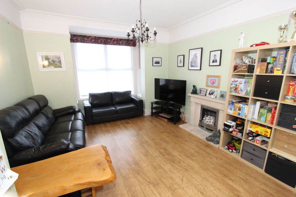 Property photo 2 of 9