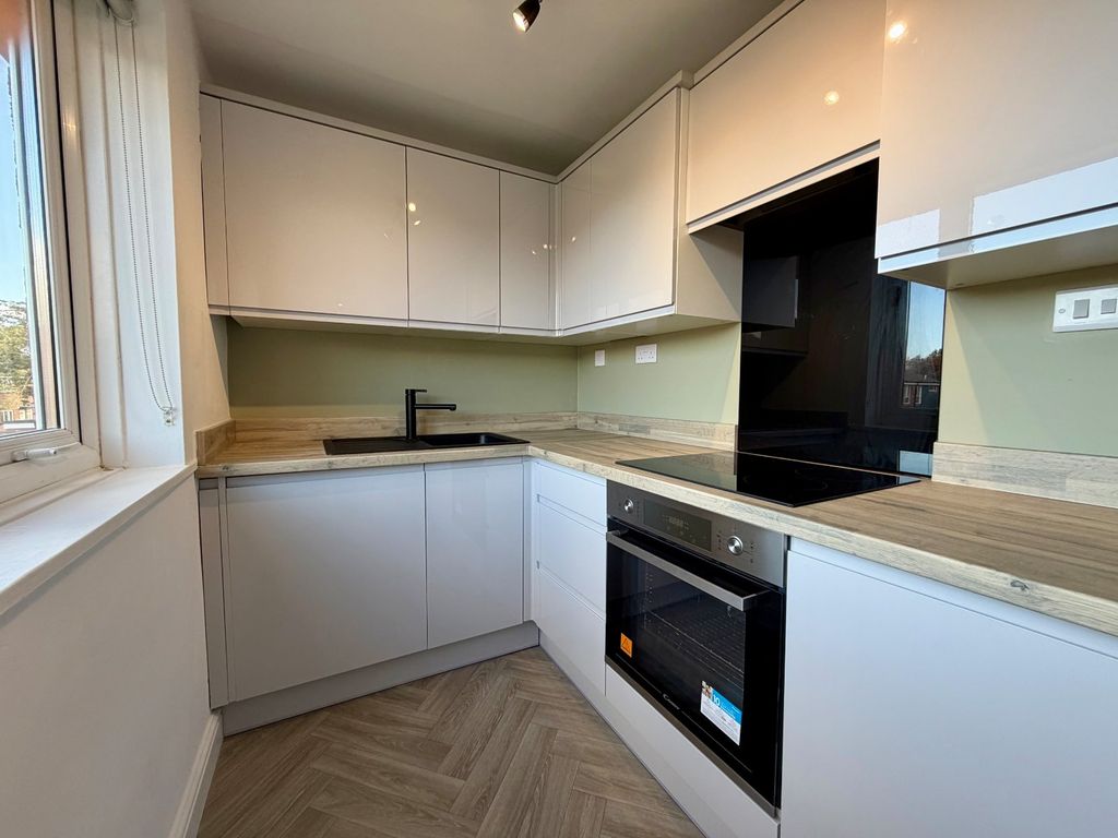 Property photo 2 of 9 Kitchen