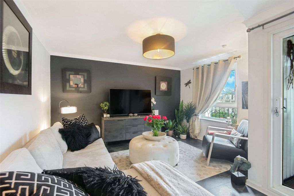 Property photo 2 of 19 Living Room