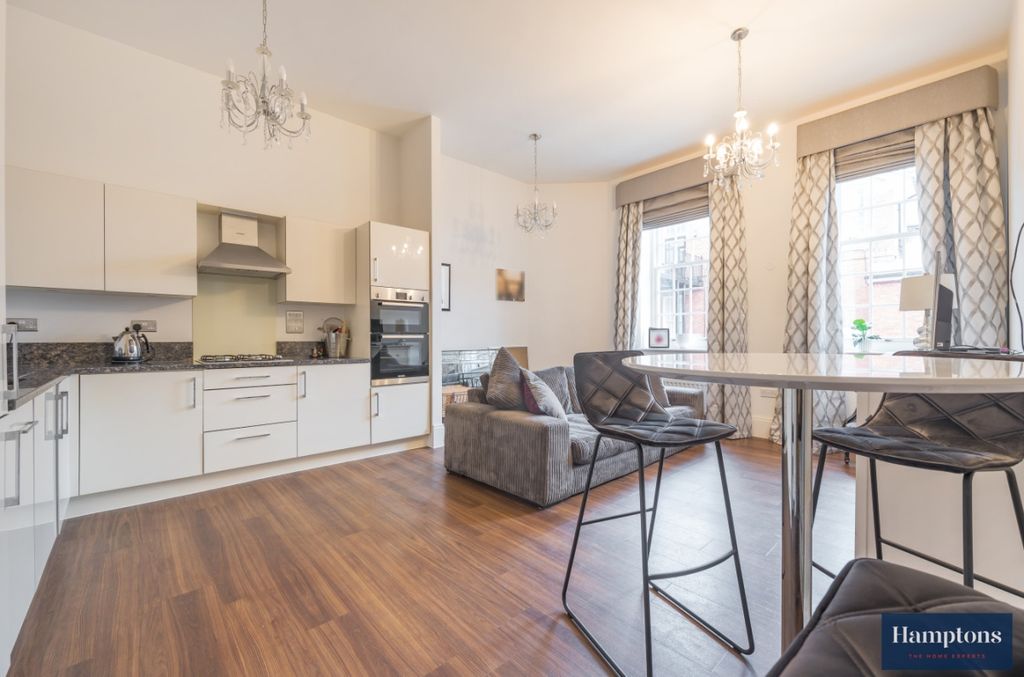 Property photo 1 of 7 Frinton Court