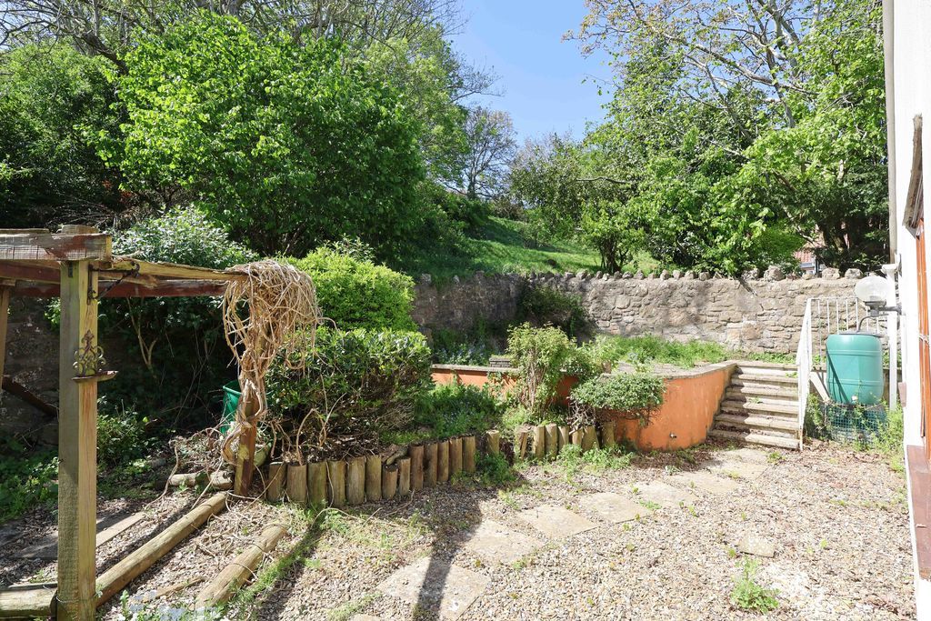Property photo 3 of 19 Garden