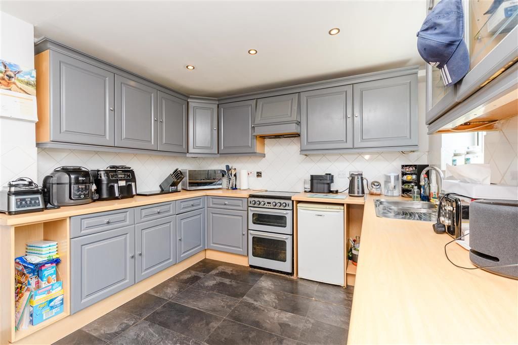 Property photo 2 of 12 Kitchen