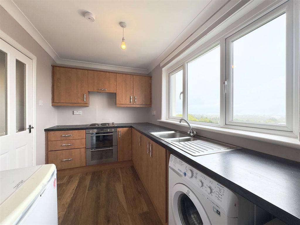 Property photo 3 of 16 Kitchen