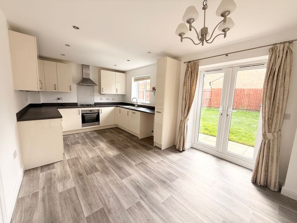 Property photo 3 of 17 Kitchen