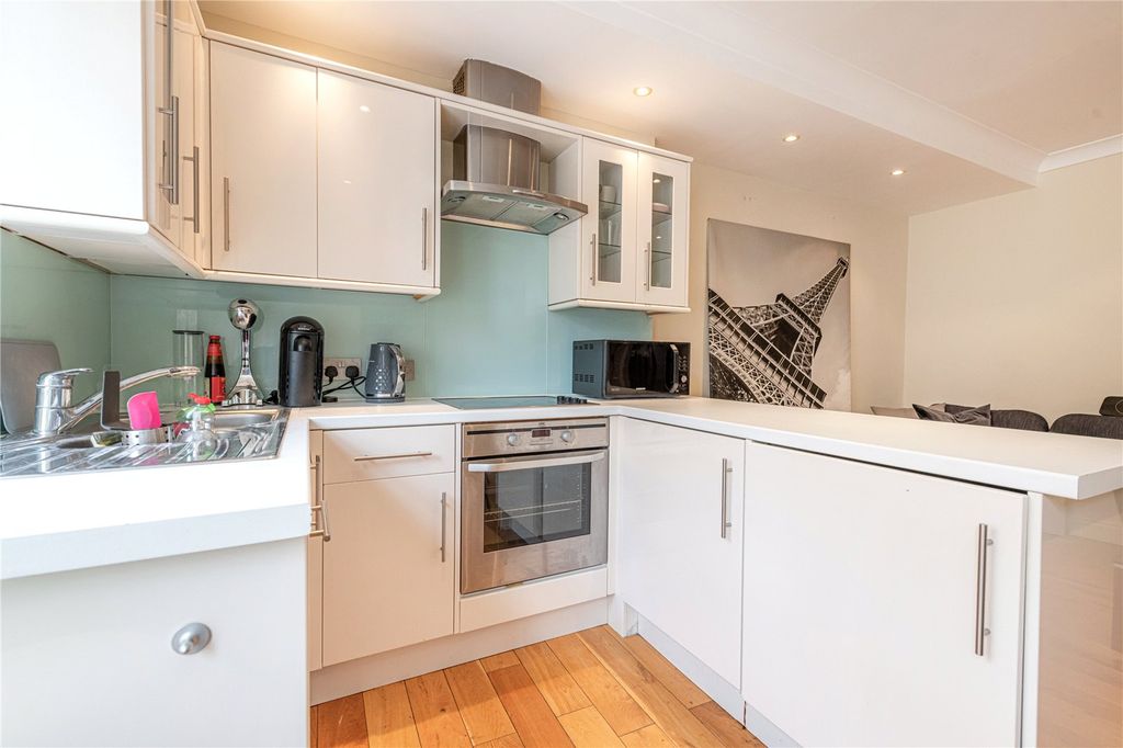 Property photo 2 of 10 Kitchen