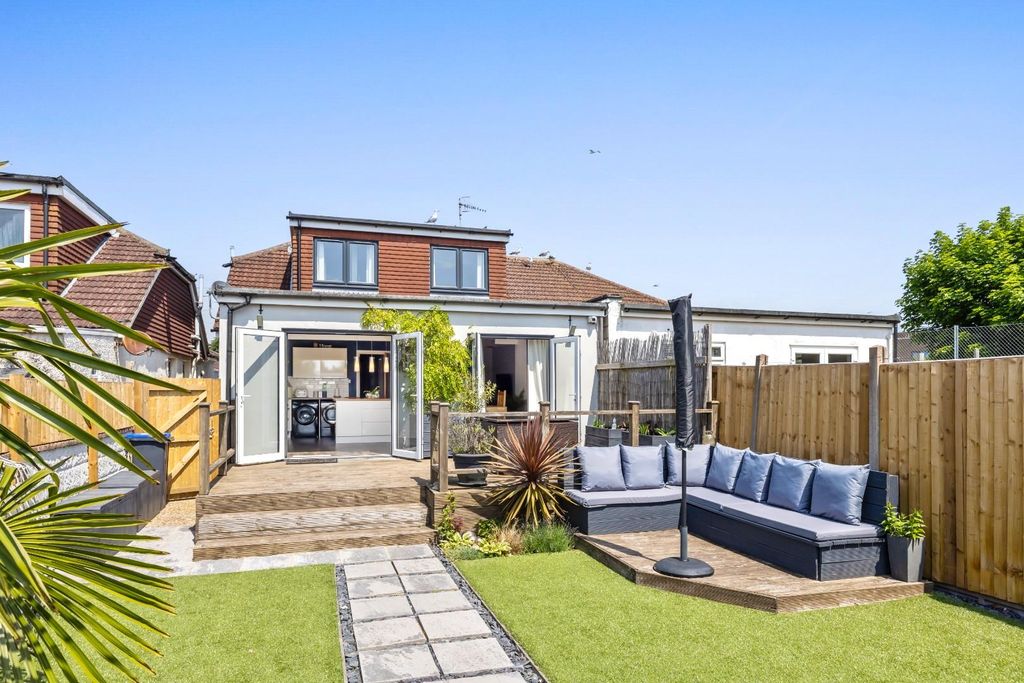 Property photo 1 of 26 Abbey Road, 44-017.Jpg