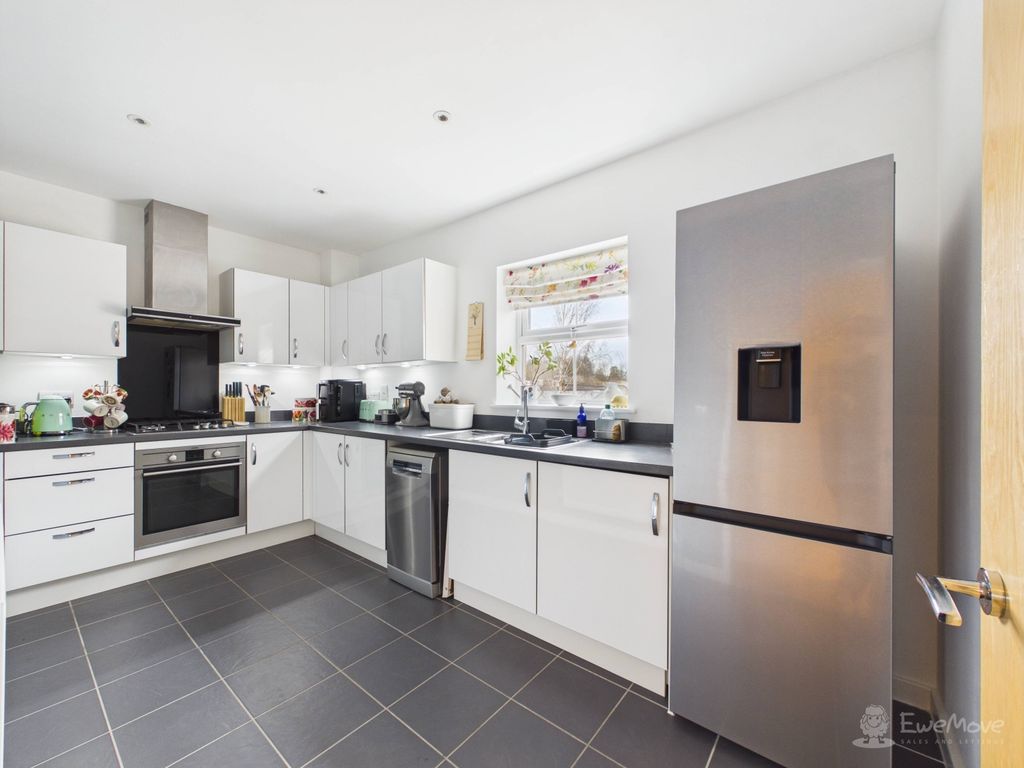 Property photo 3 of 16 Kitchen- Mark Stephens Ewemove Newmarket And Soham