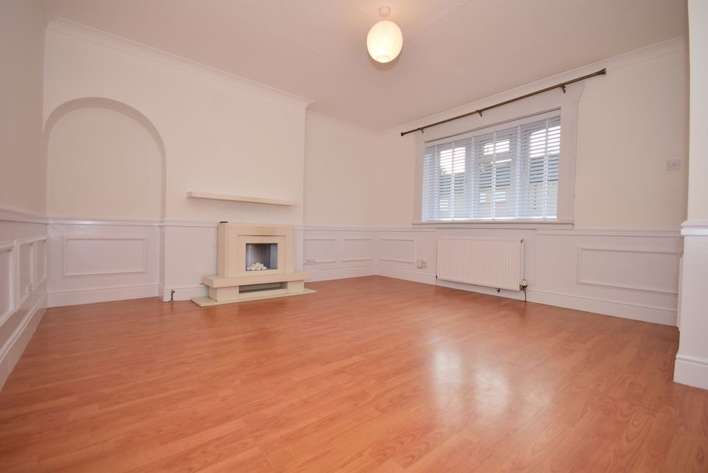 Property photo 3 of 14 Lounge