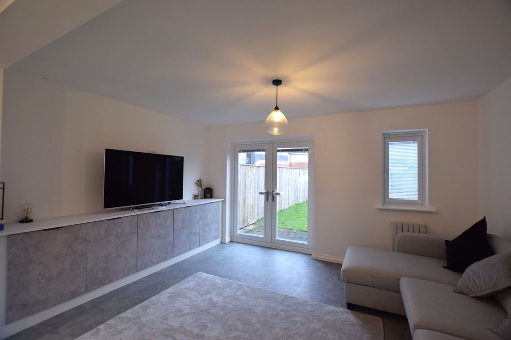 Property photo 2 of 11 Living Room