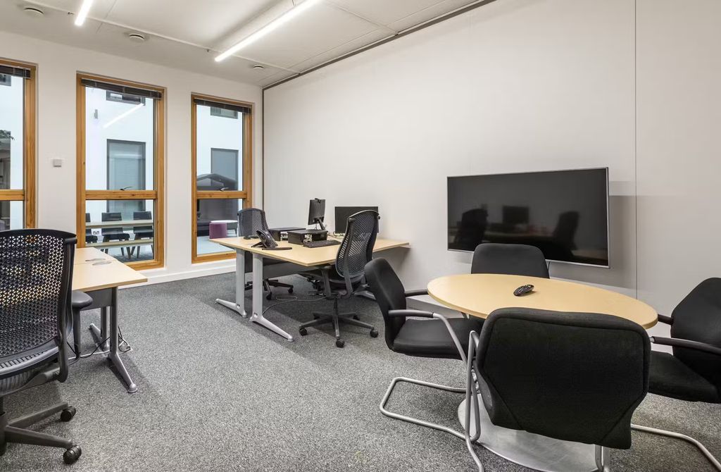 Property photo 1 of 11 Office