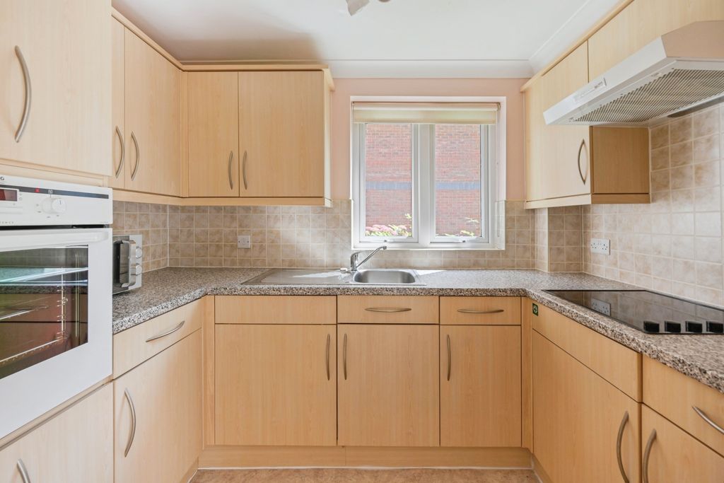 Property photo 3 of 14 Kitchen