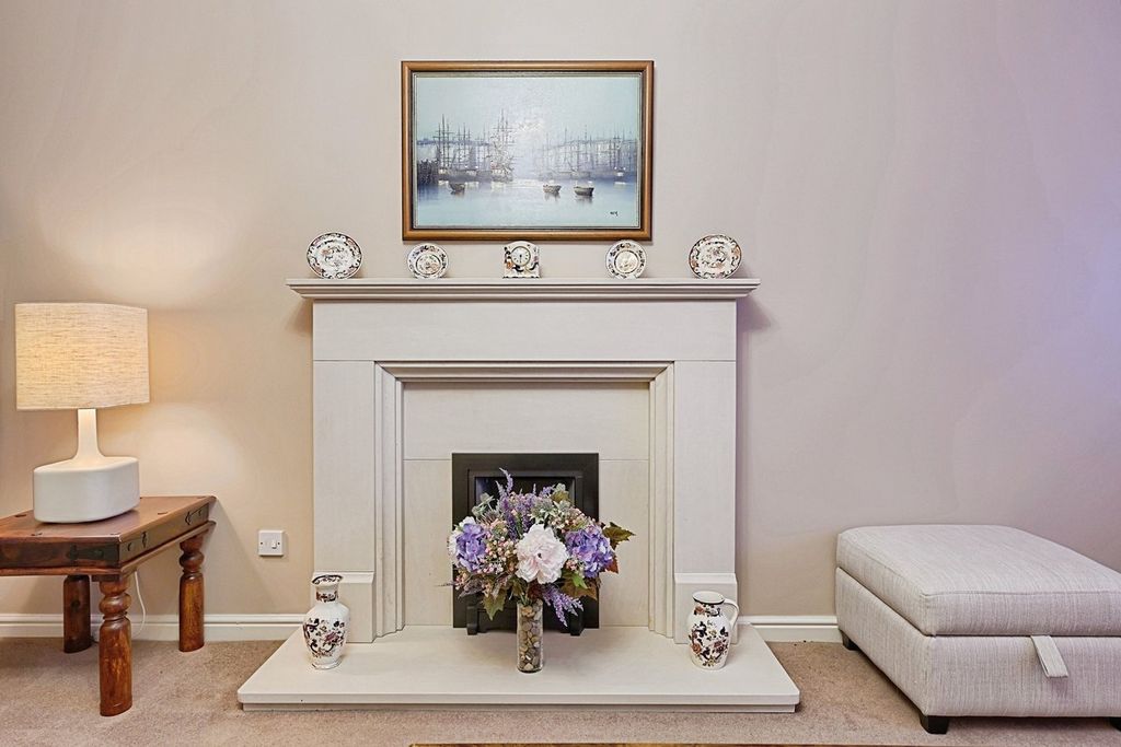 Property photo 1 of 28